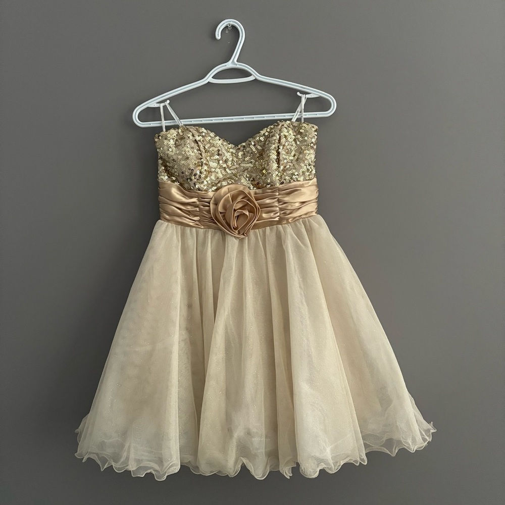 Speechless Size 7 Gold Sequinned Padded Prom Strapless Mini Dress